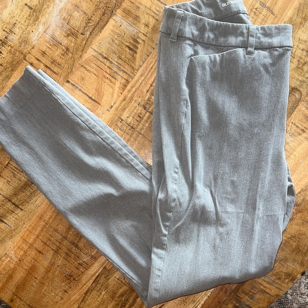 Old Navy women’s Pixie  Light Gray Slacks